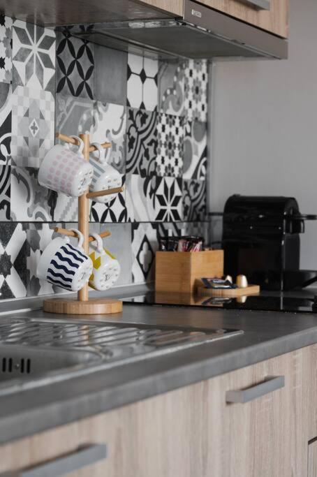 Your Cosy Perch In The Heart Of The Athenian Buzz Exterior photo